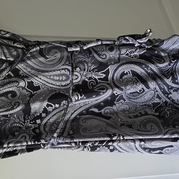 Dress - Picture 4 of 7